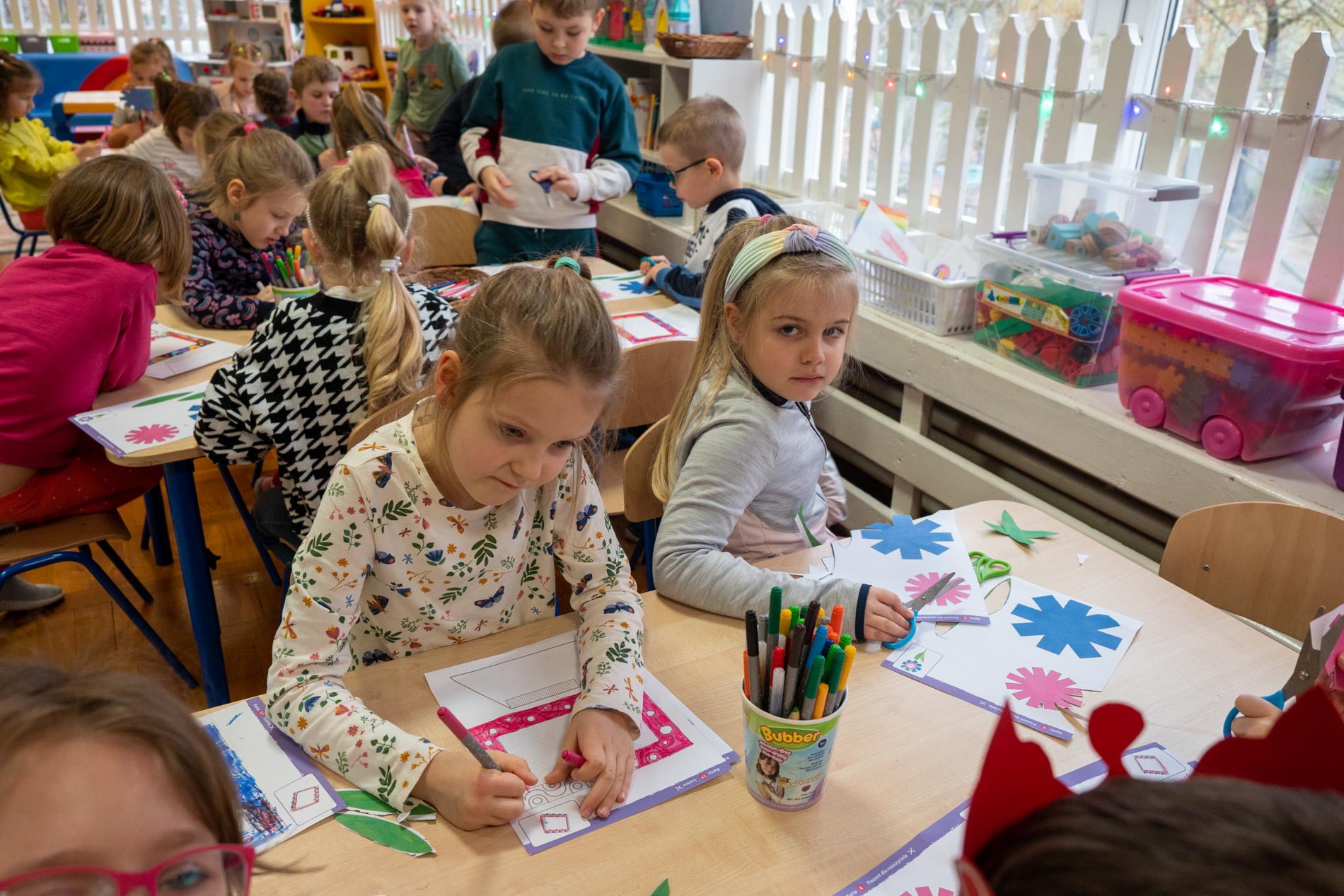 Przedszkole Źródełko Laurka i kolorowy kwiat dla kochanej Babci i